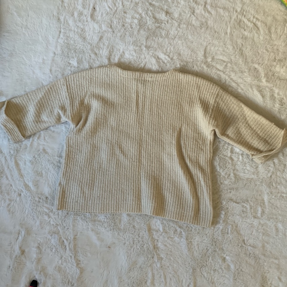 sweater - Picture 2 of 4